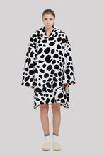 Load image into Gallery viewer, Oversized hoodie (cow)
